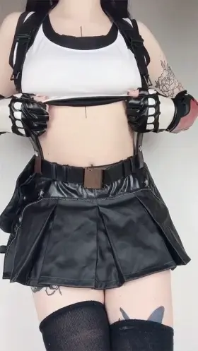 Tifa shows you her tits after battle [OC]