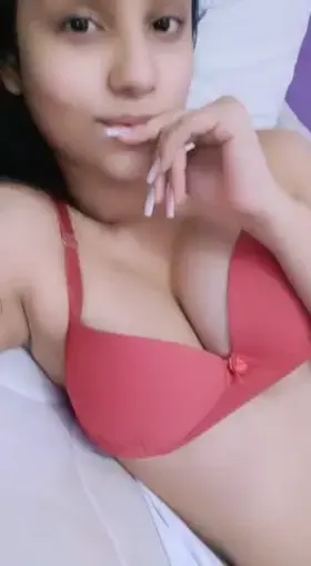 Super Juicy babe 🤤 Dare Not to touch Exposing herself