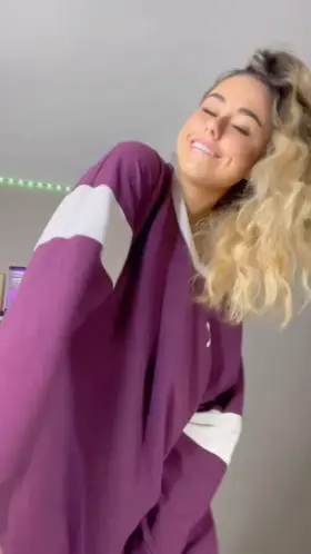 let this slut give your cock a ride:)