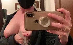 Risky business! 🙈 💦 💦