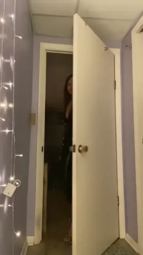 Admire me like a good slave with or without the latex 😏