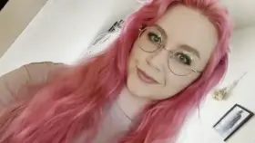 It’s always the nerdiest girls hiding the most under their clothes 😏