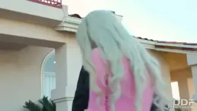 Seduces him to get fucked intensely