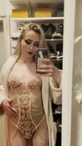 Older men into me? by any chance? 18..trans (OC)