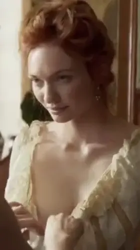 Keira Knightly and Eleanor Tomlinson in Colette 2018