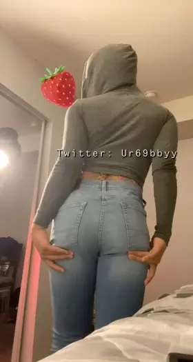 21m Latino - twerking with my jeans half on