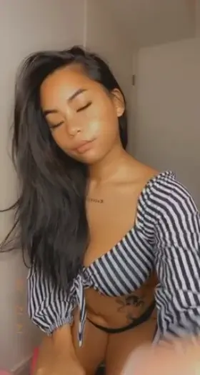 I need to see her naked 😜