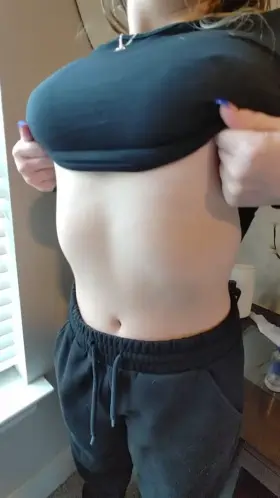 24[F4A] selling nudes to whoever up's this (instantly) 👻snap: melissaxu26