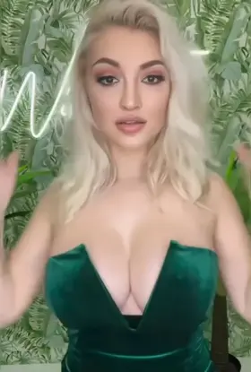 Anna Faith adjusting