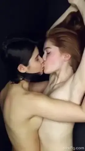 Hot girls kissing