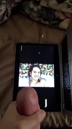 Covered my friend's face on my gf's laptop 😈😈