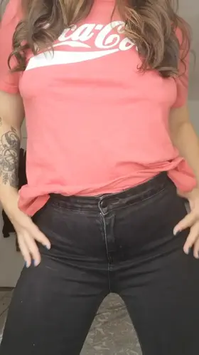 ⚠️50% off VIP for limited time ⚠️ $5 this month only! Free dick rate with every paid sub 🍆🤤 💋Cum say hi 💋 LINK in comments ⬇️