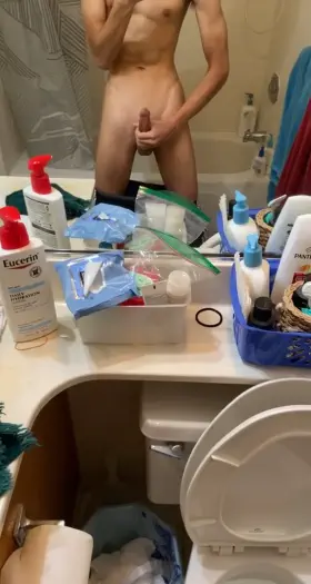 [Dick pic][18] Looking to fuck in CA