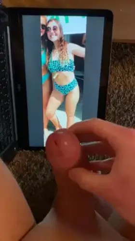 Jerking off to my sexy, thicc college friend. She’s so hot, I couldn’t stop myself from cumming.