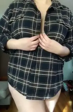 does my flannel hide my g cup tits?