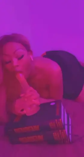 Ass shaking & Dildo sucking