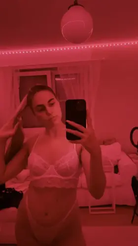 Ever seen a girl hot like me? 💋