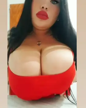 Naty Squeeze Huge Breast