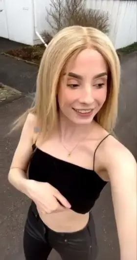 Always showing off to my neighbour 😋💕