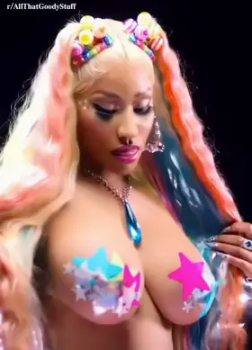 Nicki Minaj bouncing good!