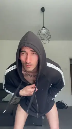 Want me to show you something😈