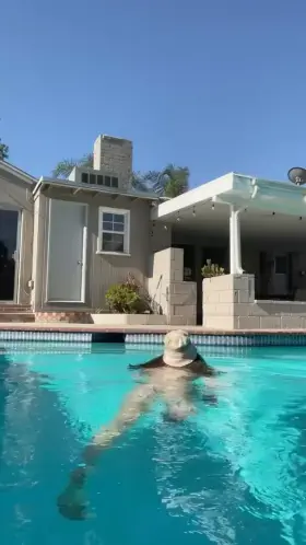 join me for an afternoon of skinny dipping? 🙊