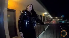 Invite her inside to warm up 😇