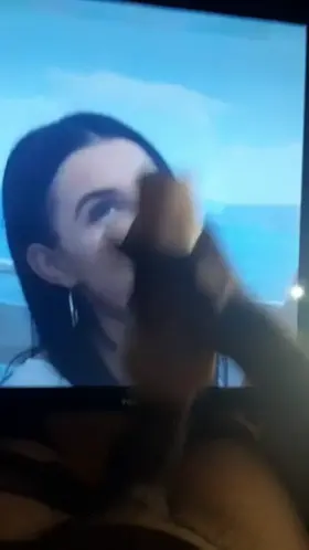 gave her ropes and a huge cumshot🔥