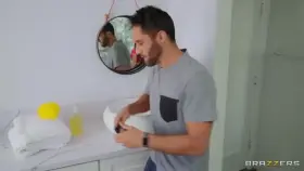 Milfs Like It Big - Alexis Fawx - The Shower Voyeur