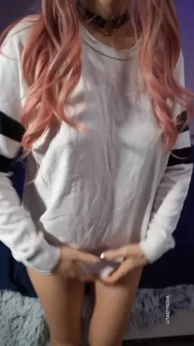 I'm your Christmas present this year 💕