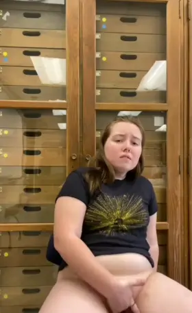 Making myself cum in cabinet after my professor left me alone for 5 minutes 🤫💦