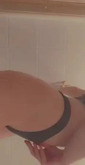 2002 girl here 🍑☺️