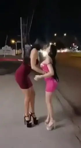 Open lesbos