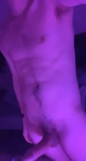 Who needs clothes when you’re in a lockdown? DM me ;)