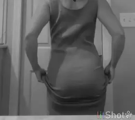 Hot mom's don't wear panties right??? 😉 (F / 36 / mom of 2)