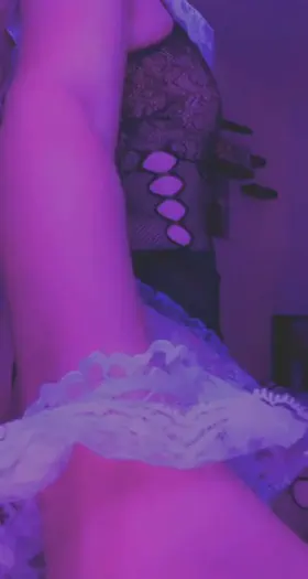 How do I get a job as a trap maid cause that sounds like the life😩