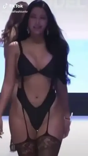 Asian Thickness 🍑🥵 FREE LINK IN COMMENTS 👇👇