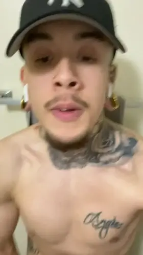 Felt like exposing myself😨hope no one recognizes me just so horny🥵kik is Lilconejo taking down soon