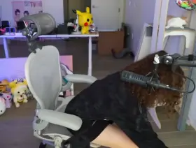 Pokimane removing her socks