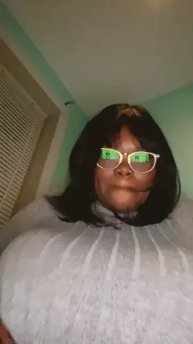 21 • [drop] • Shy and have macromastia😅 (boobs abnormally large) Help me break out of my shell!!✨