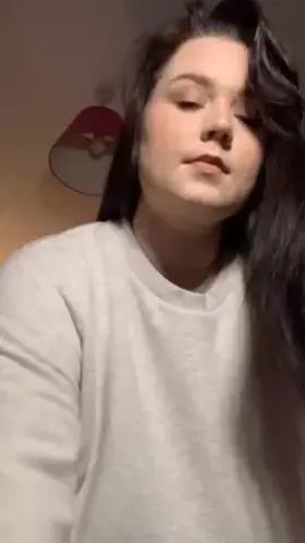 wanna see what’s underneath? 😘