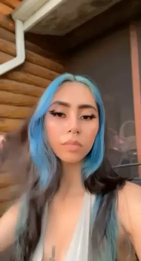 blue hair gf 💙
