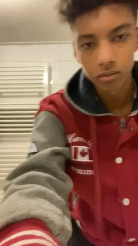 ‘Lil’ striptease