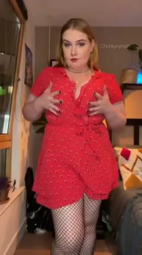 Sundress season isn’t over in this house 💃🏻