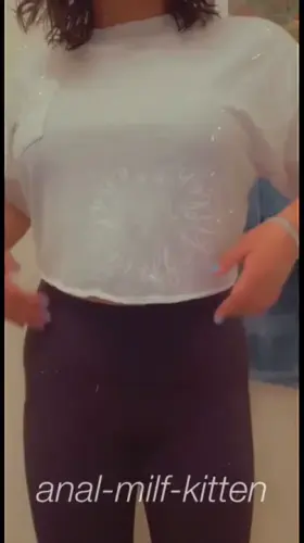 (f21) hi, first post 🖤 do you like milfs that go commando under their leggings?