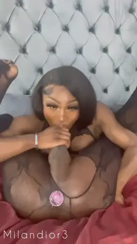 Sucking her own cock | Milandior3