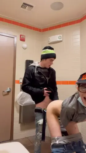 Have you ever wanted to fuck the girl who serves you coffee & donuts? 🍩☕️