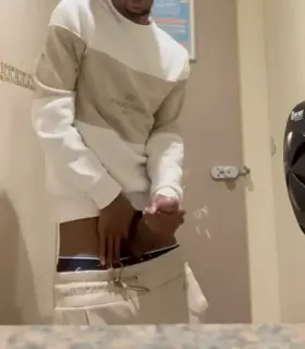 🥵Sprayed The Whole Damn Cubicle With One Load😳💦