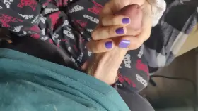 Do you know why he likes the hair tie on my wrist so much? 🤔 It was throbbing in my hand 😋