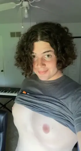 Just a cute slut with daddy issues 😅